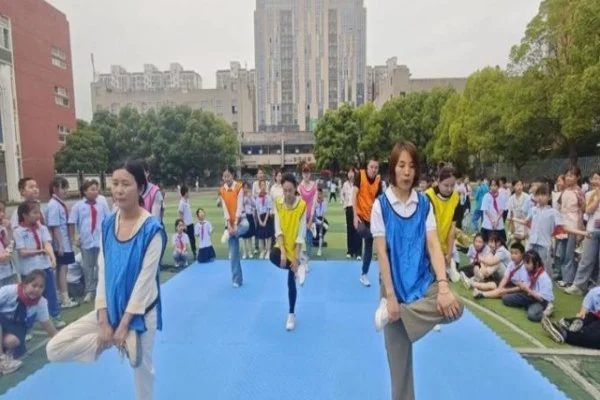 英雄联盟S16全球总决赛瑞士轮TES对阵DK下路双人组JackeyLove与Aiming对决深度分析